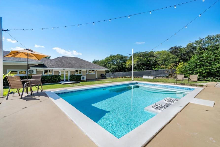 Westridge Estates 6BR Expansive Home — photo 3