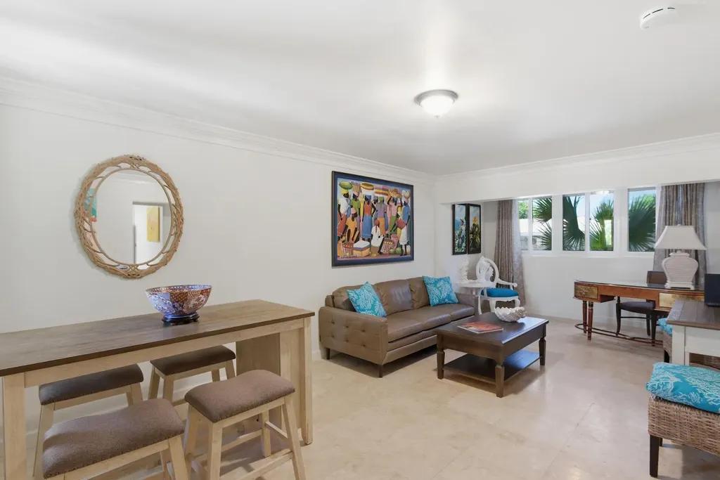 1-bedroom condo in Nassau Street Town Court, Paradise Island — photo 2