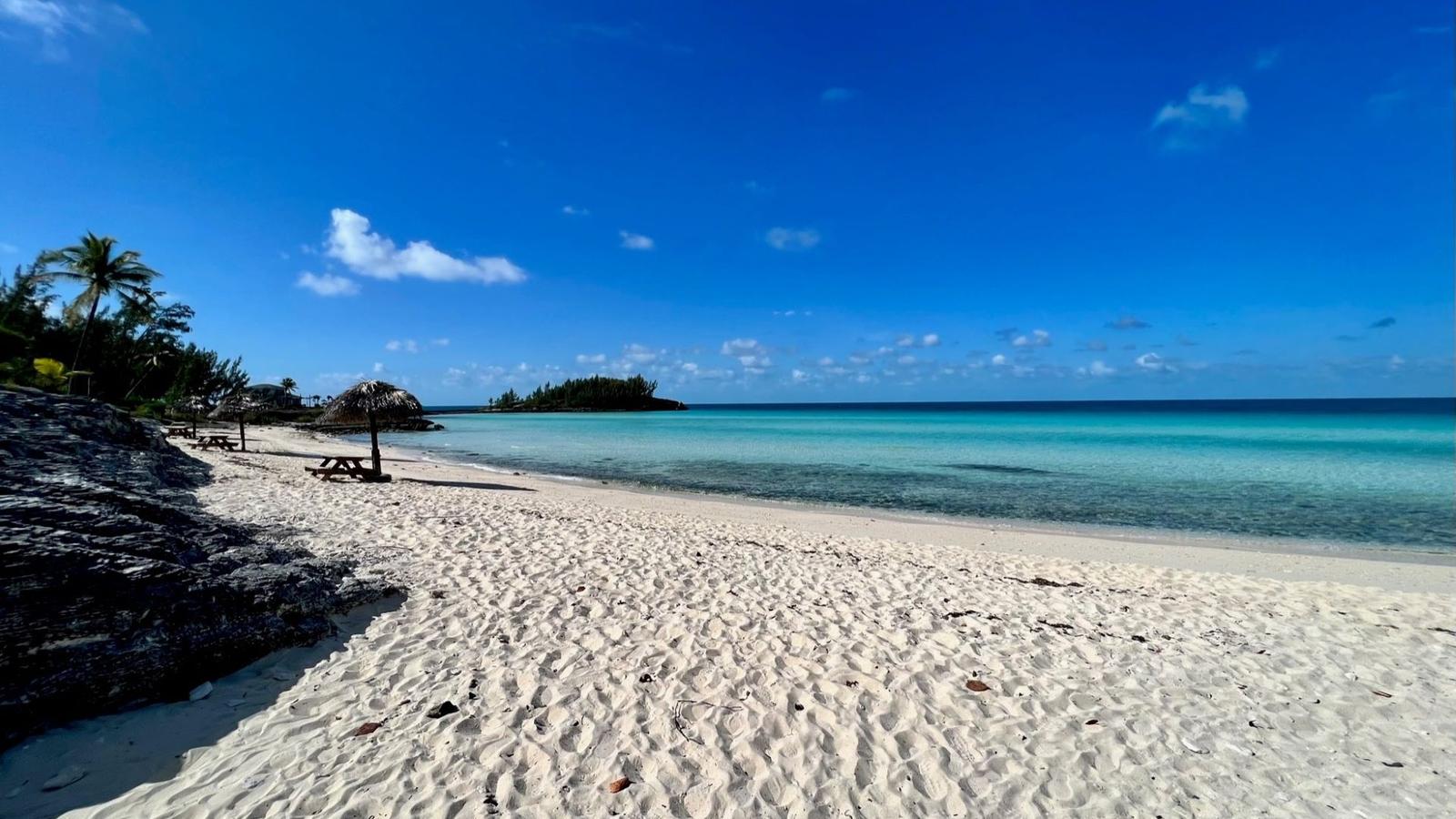 4 Bedroom Hilltop Home for Sale, Wandering Shore Drive, Rainbow Bay, Eleuthera, Bahamas — photo 5