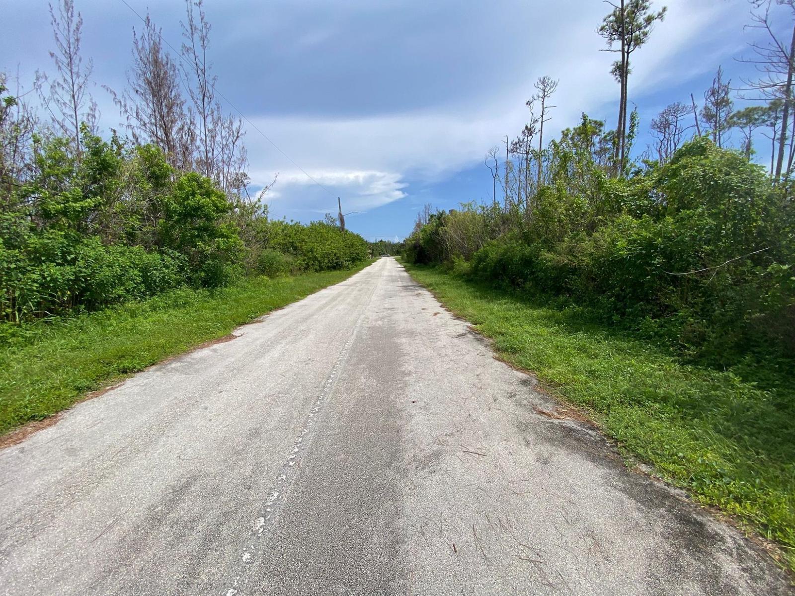 8 HELM LANE, FREEPORT, GRAN — photo 4