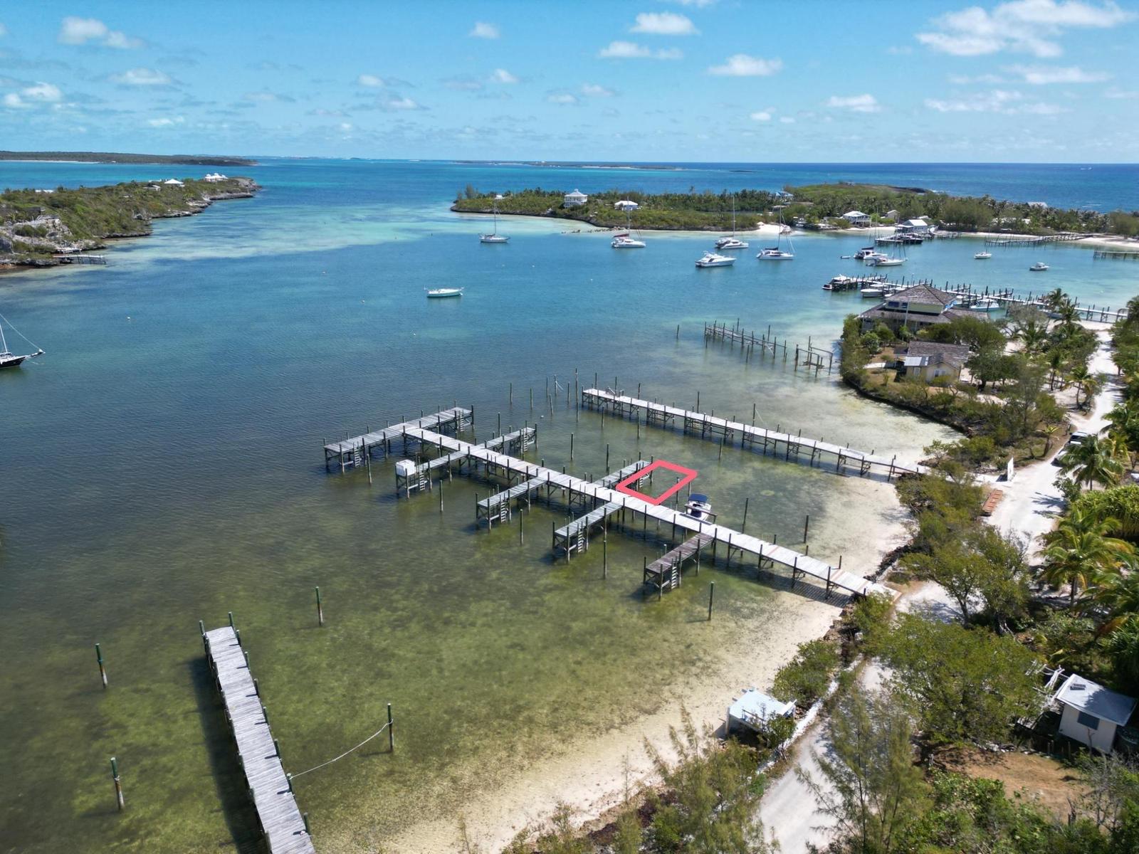 4 Bedroom Hilltop Residence with Deeded Dock Slip in Abaco Islands — photo 5