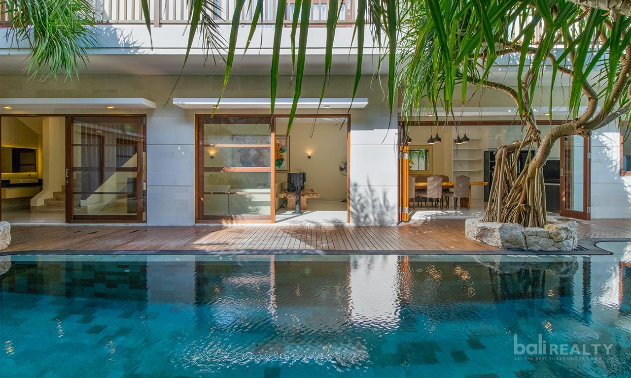 Spacious Classic Home Design Four-Bedroom Villa in Umalas Kerobokan’s Tranquil Neighborhood – 2383 — photo 3