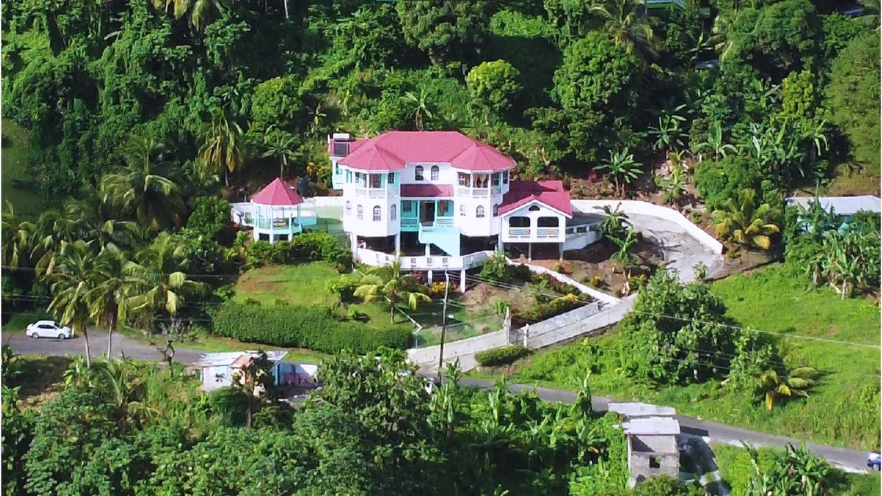 Picturesque hilltop home with expansive views — photo 1