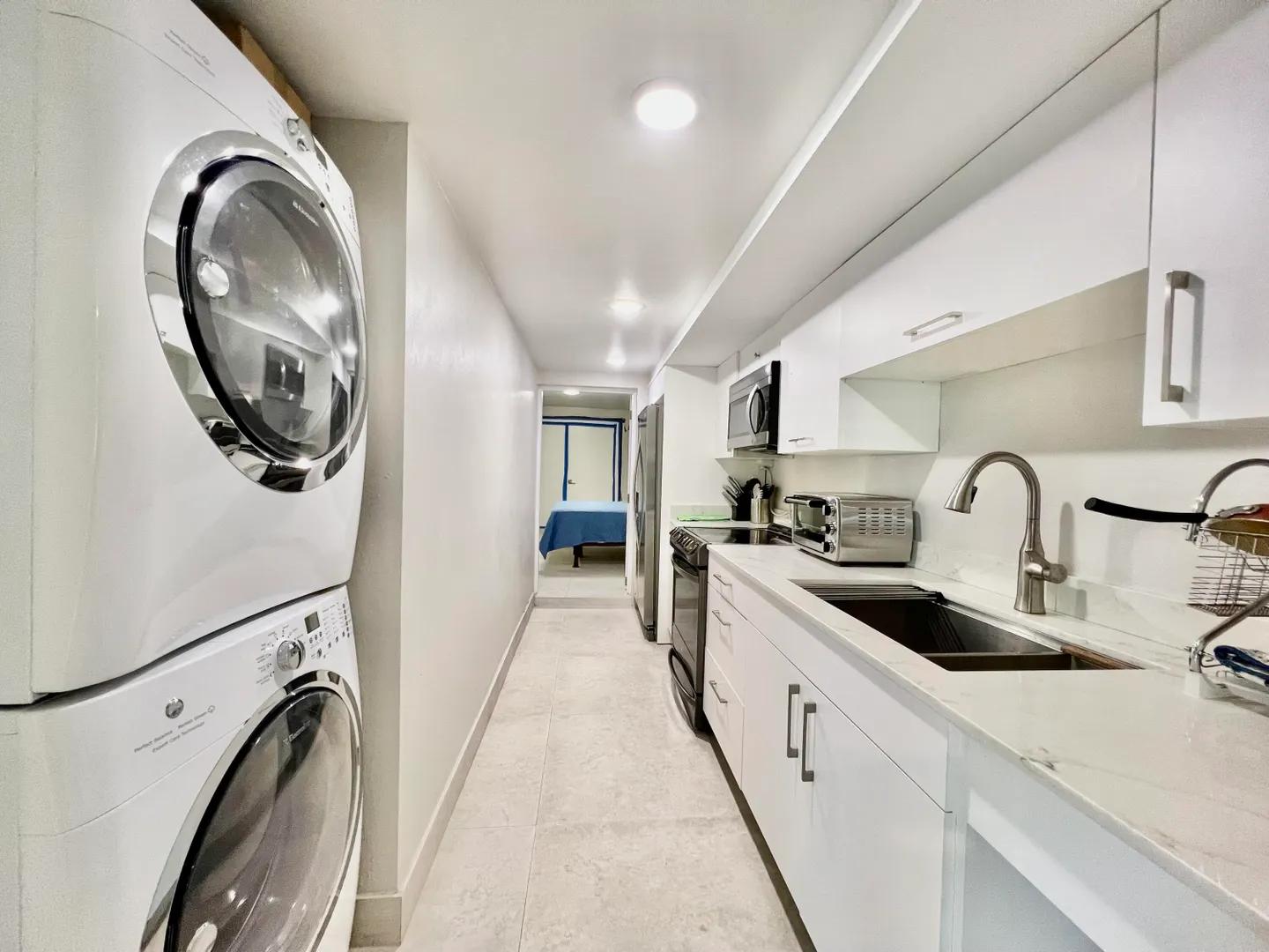 3 Bed, 2 Bath House with Generator in Great Northside — photo 4