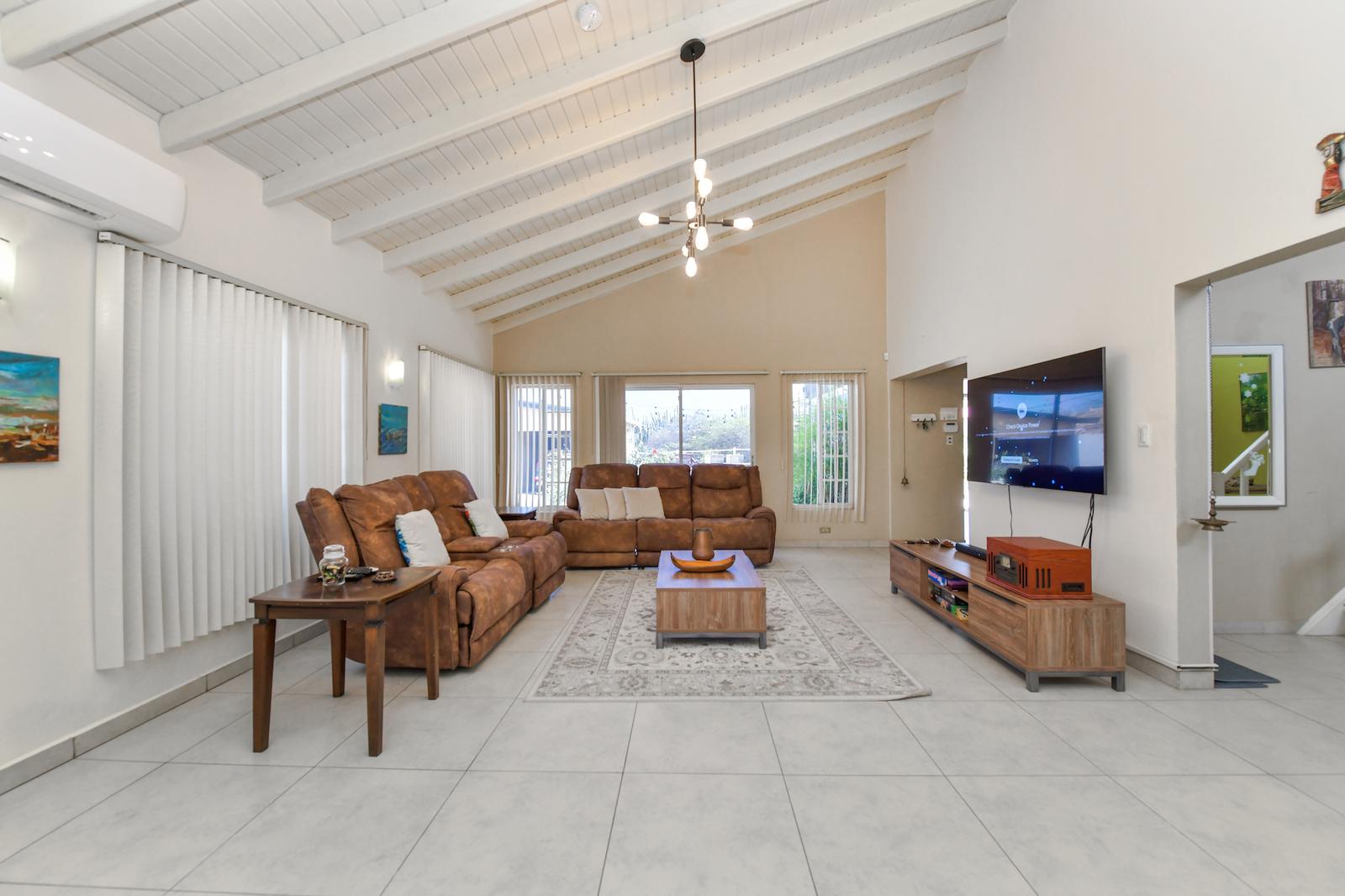 Boroncana 8 F - House with Apartment, Pool, and Solar Panels — photo 4