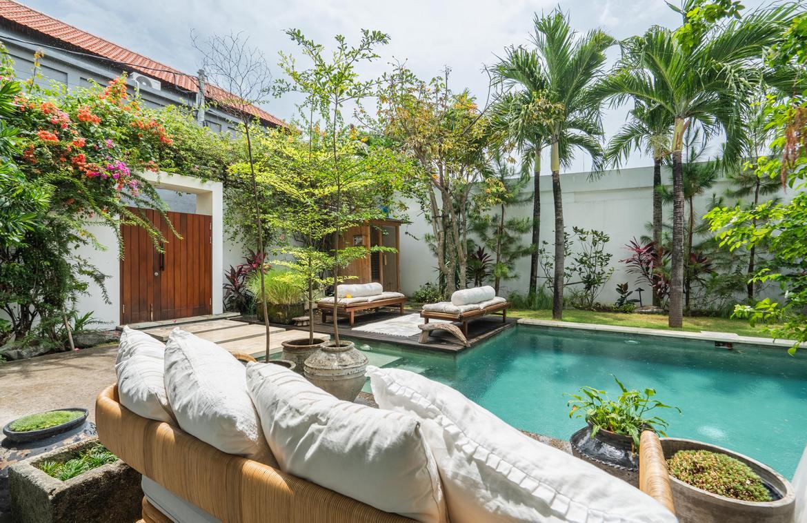 Stylish Tropical Retreat Steps from Bumbak’s Main Street in Kerobokan, Bali, Indonesia — photo 4