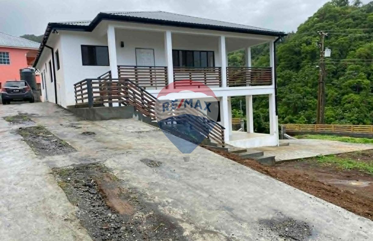 CAMPDEN PARK 2-STOREY — photo 1