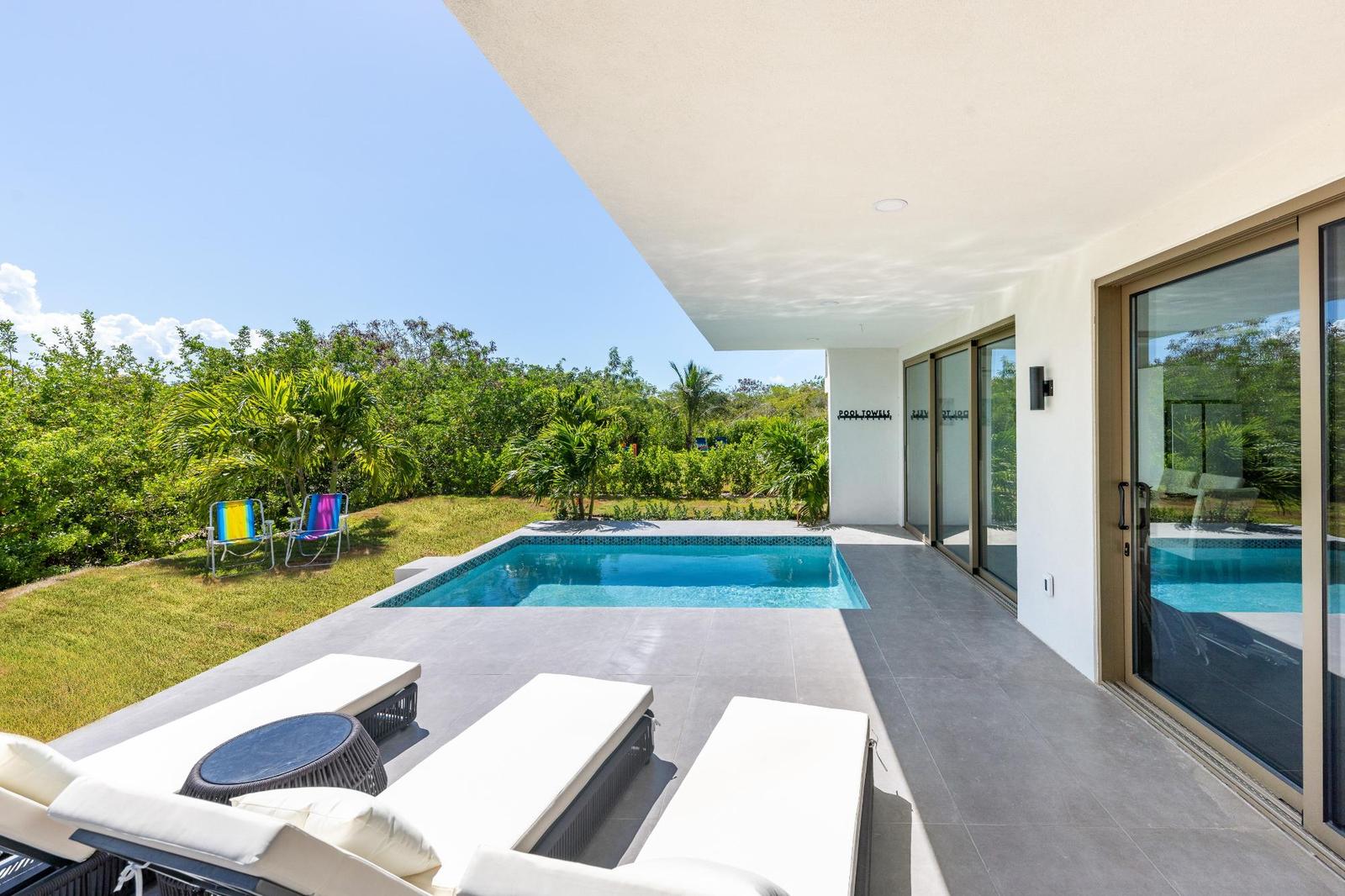 3 Bedroom Villa with 4.5 Bathrooms in The Bight, Providenciales — photo 4