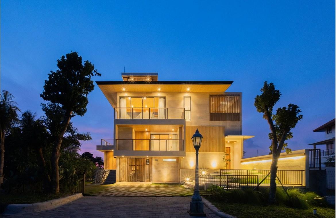 Rare Freehold Villa Overlooking Golf Course in Pecatu in Bukit West, Bali, Indonesia — photo 3