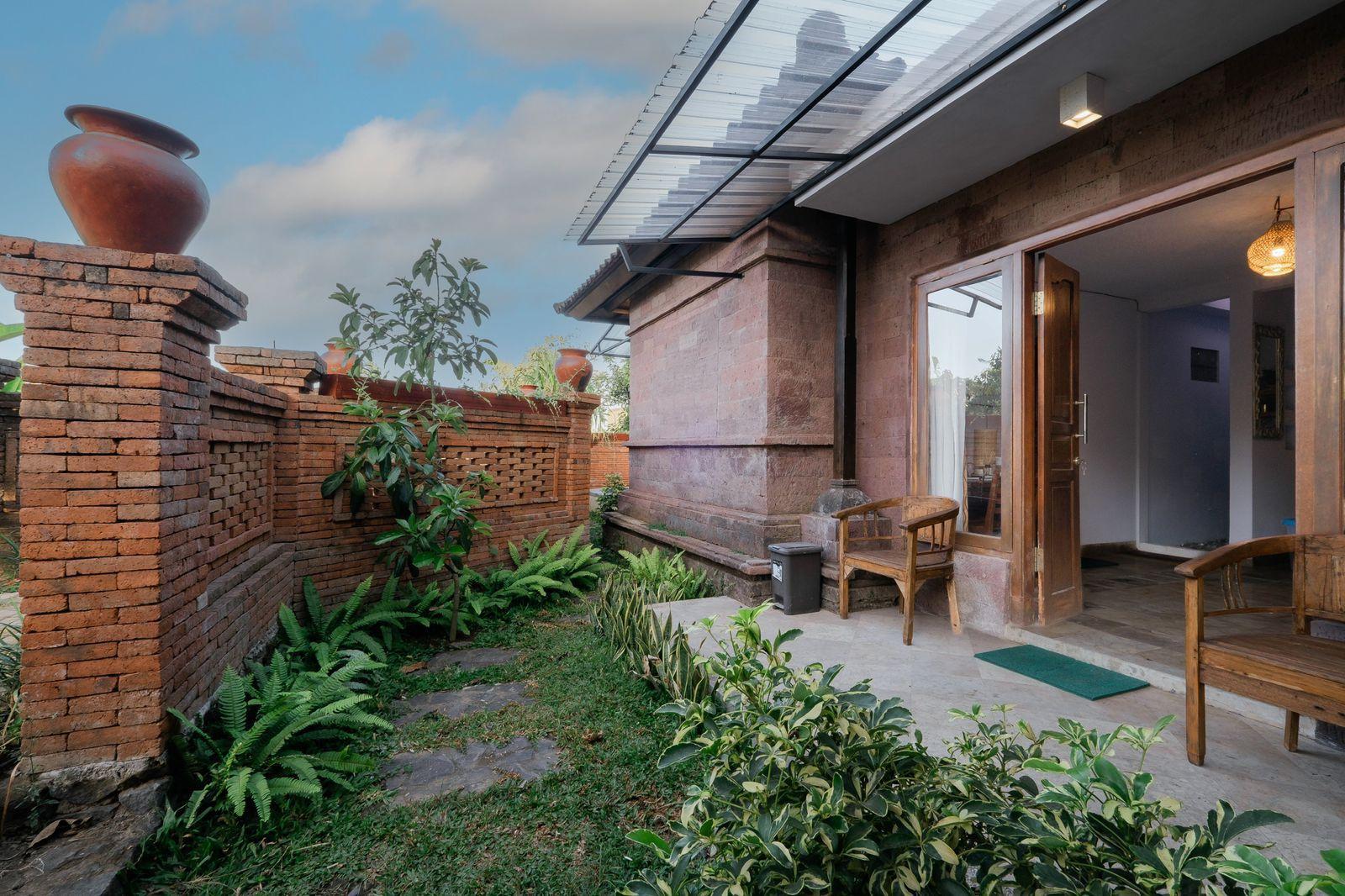 9-Bedroom Villa Complex for Sale on Main Denpasar–Ubud Road, Bali — photo 3
