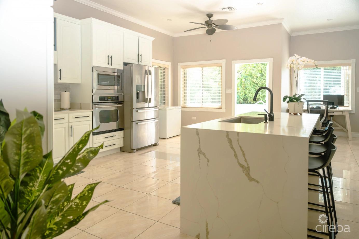 4 Bedroom Beautiful Family Home In Savannah — photo 3