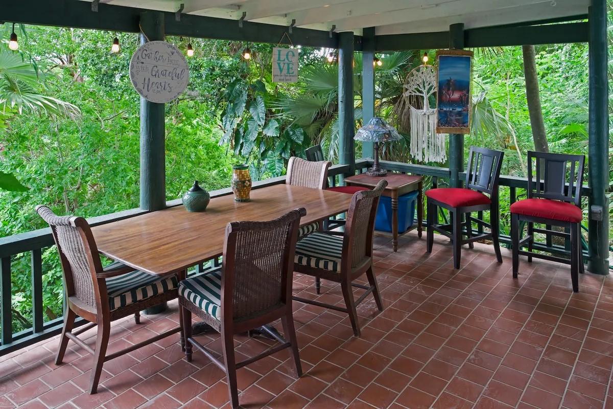 Charming Bungalow with Ocean View — photo 2