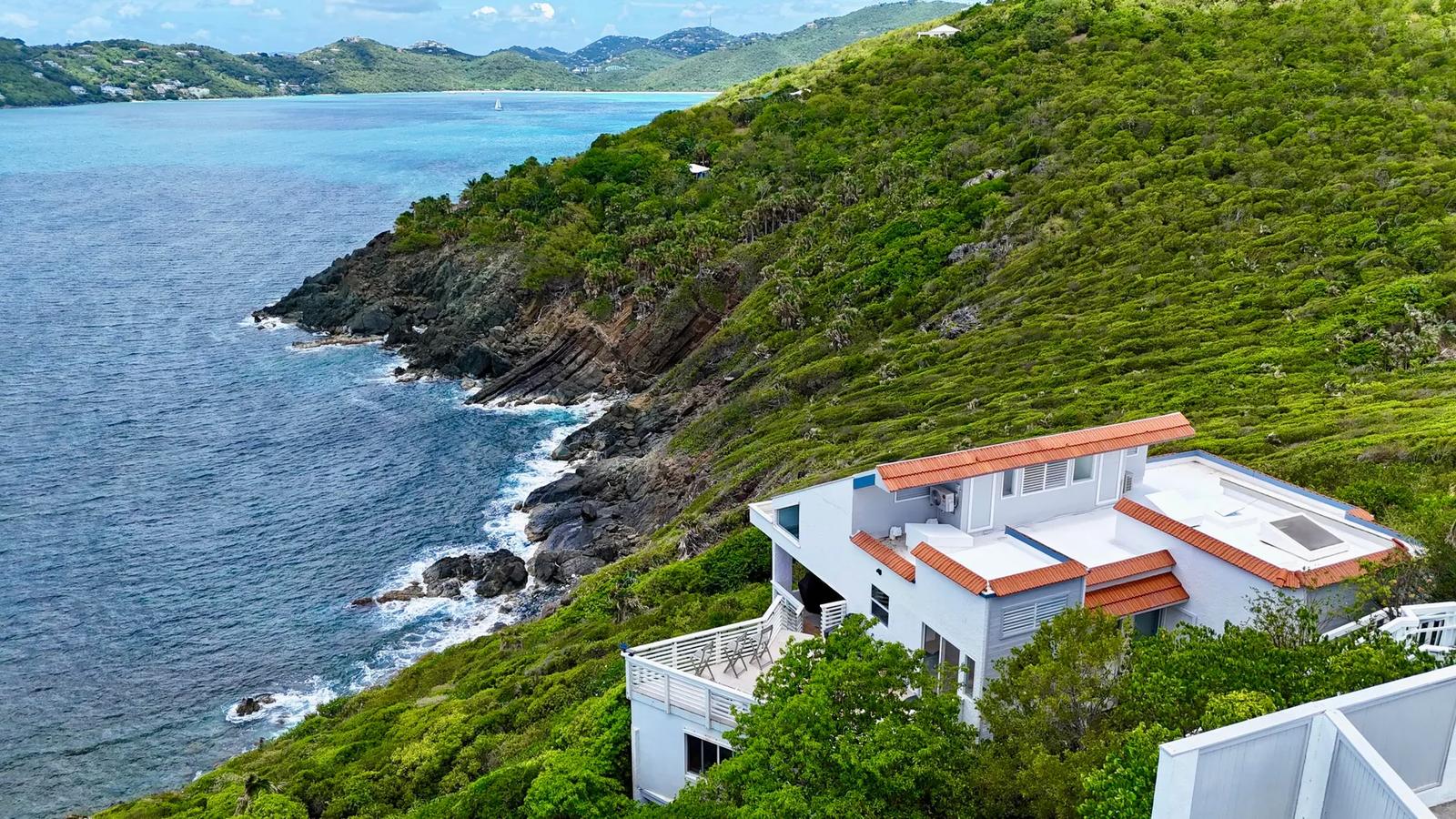 6 Bed, 5 Bath Waterfront Villa with Magens Bay Views — photo 1