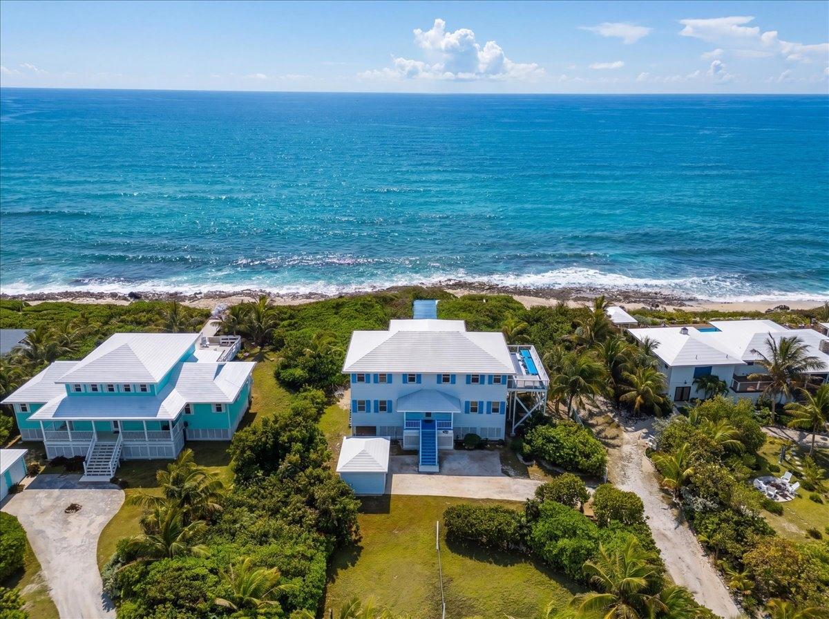 Southern Cross Exceptional 4BR Home — photo 2