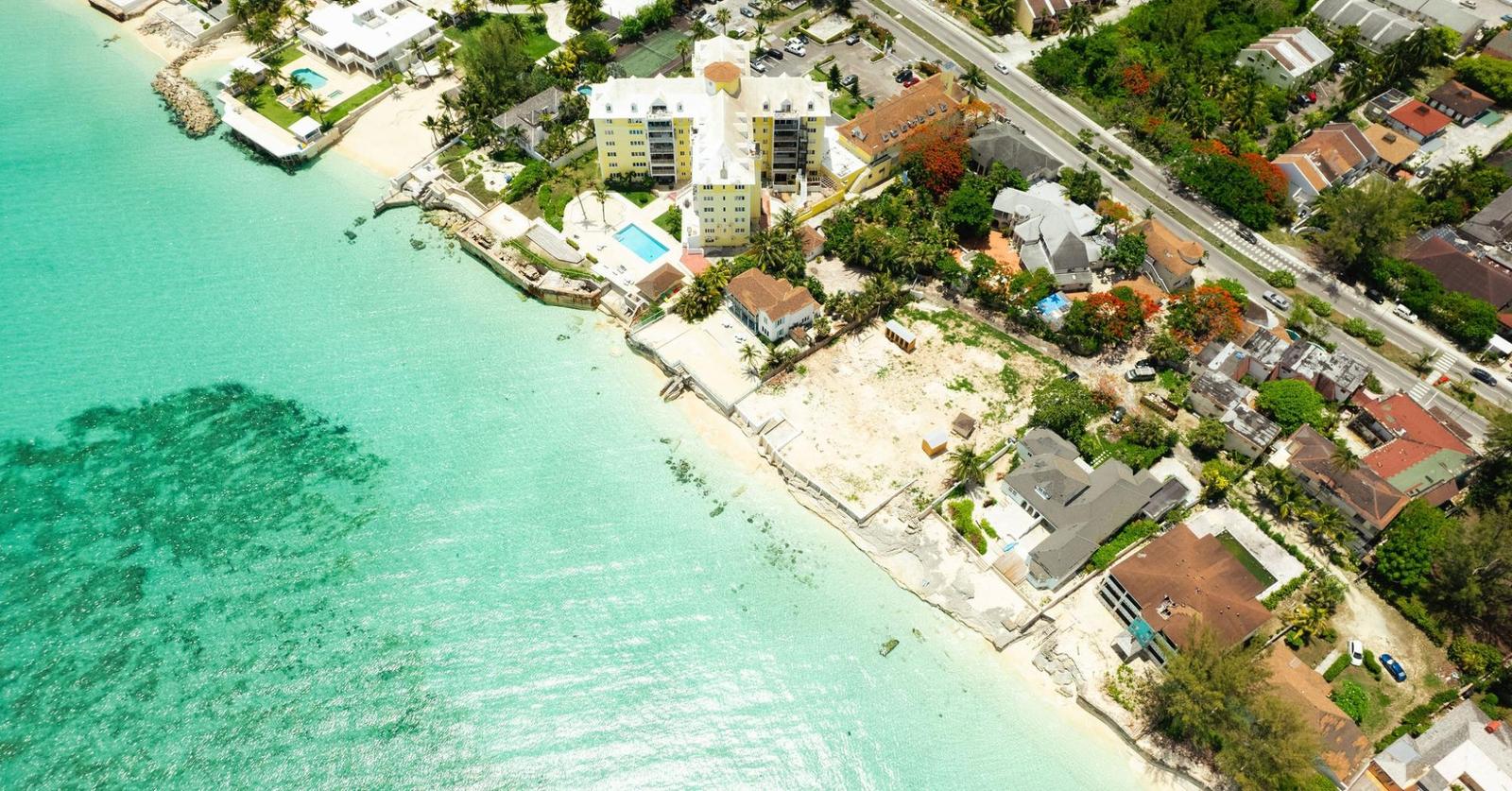 7 bedroom Residence for sale — WEST BAY STREET in Nassau / New Providence, The Bahamas — photo 2