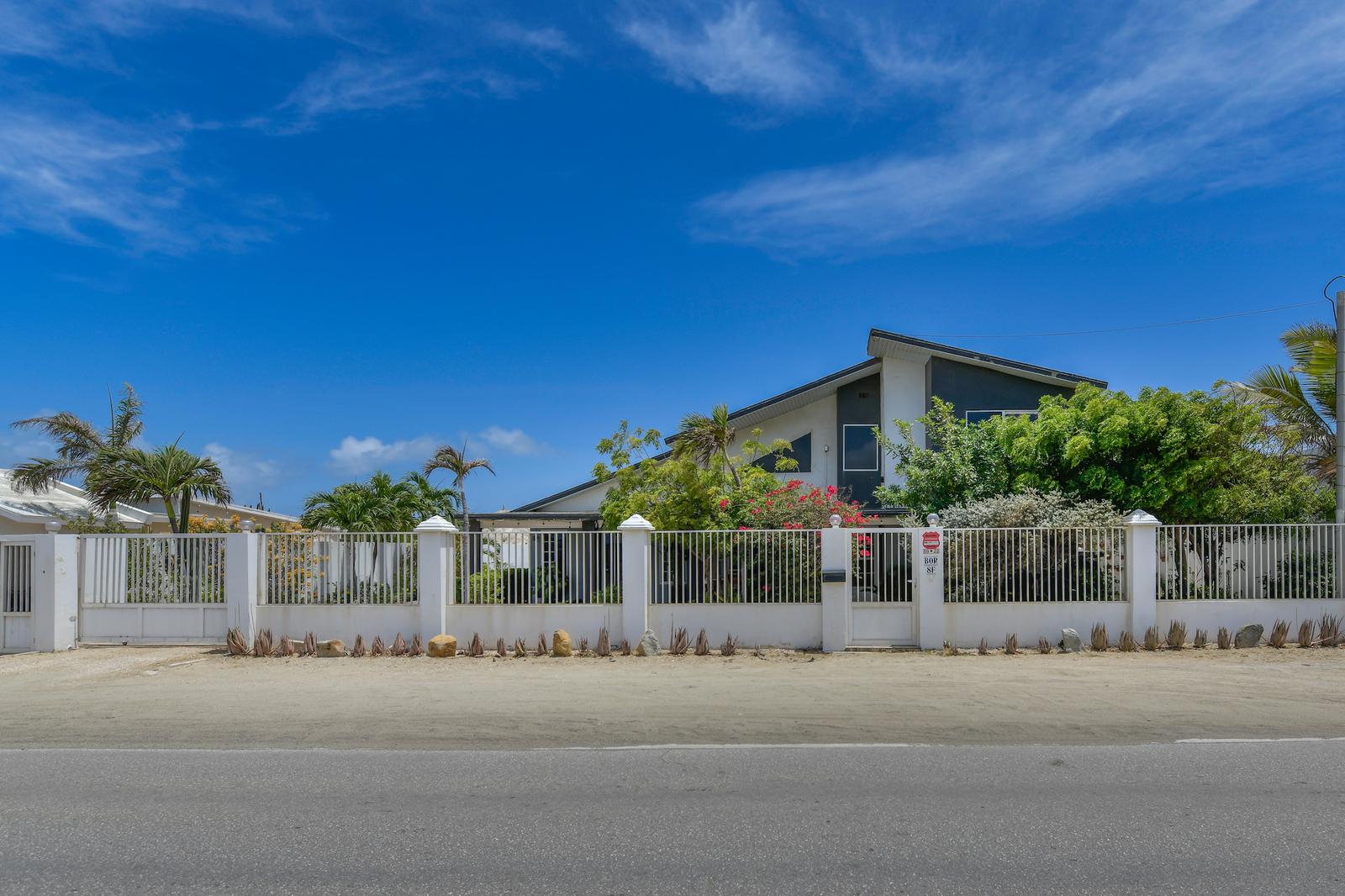 4 Bedroom Single Family Home/House for sale in Boroncana 8 F, Noord, Aruba — photo 2