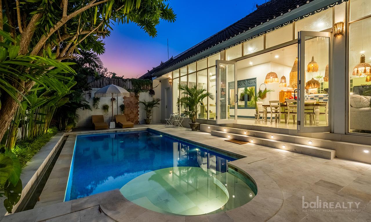 Stylish Central Seminyak Villa: A Smart Two-Bedroom Investment - 2718 — photo 1