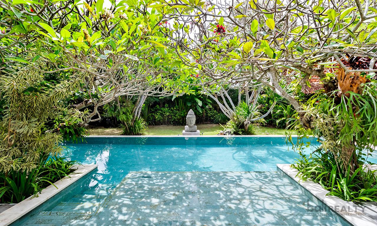 Spacious 5-Bedroom Joglo Villa with Long Lease in Buduk, Bali — photo 4