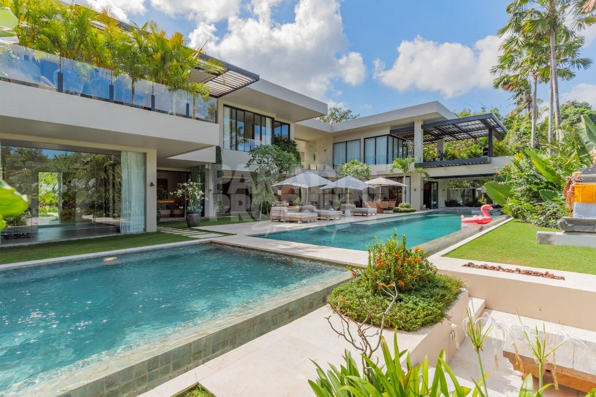 Stunning, Luxurious, Stylish 5 Bedroom Villa Investment — photo 1