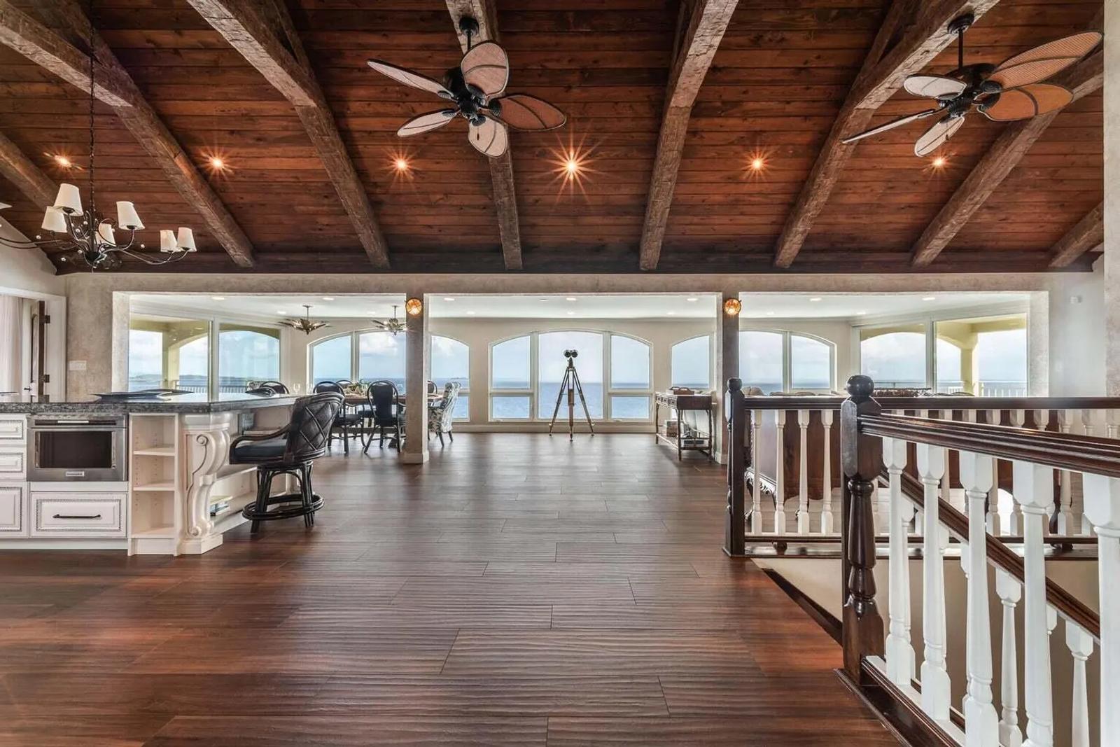 4 Bed 5.5 Bath Villa on Water Island — photo 4