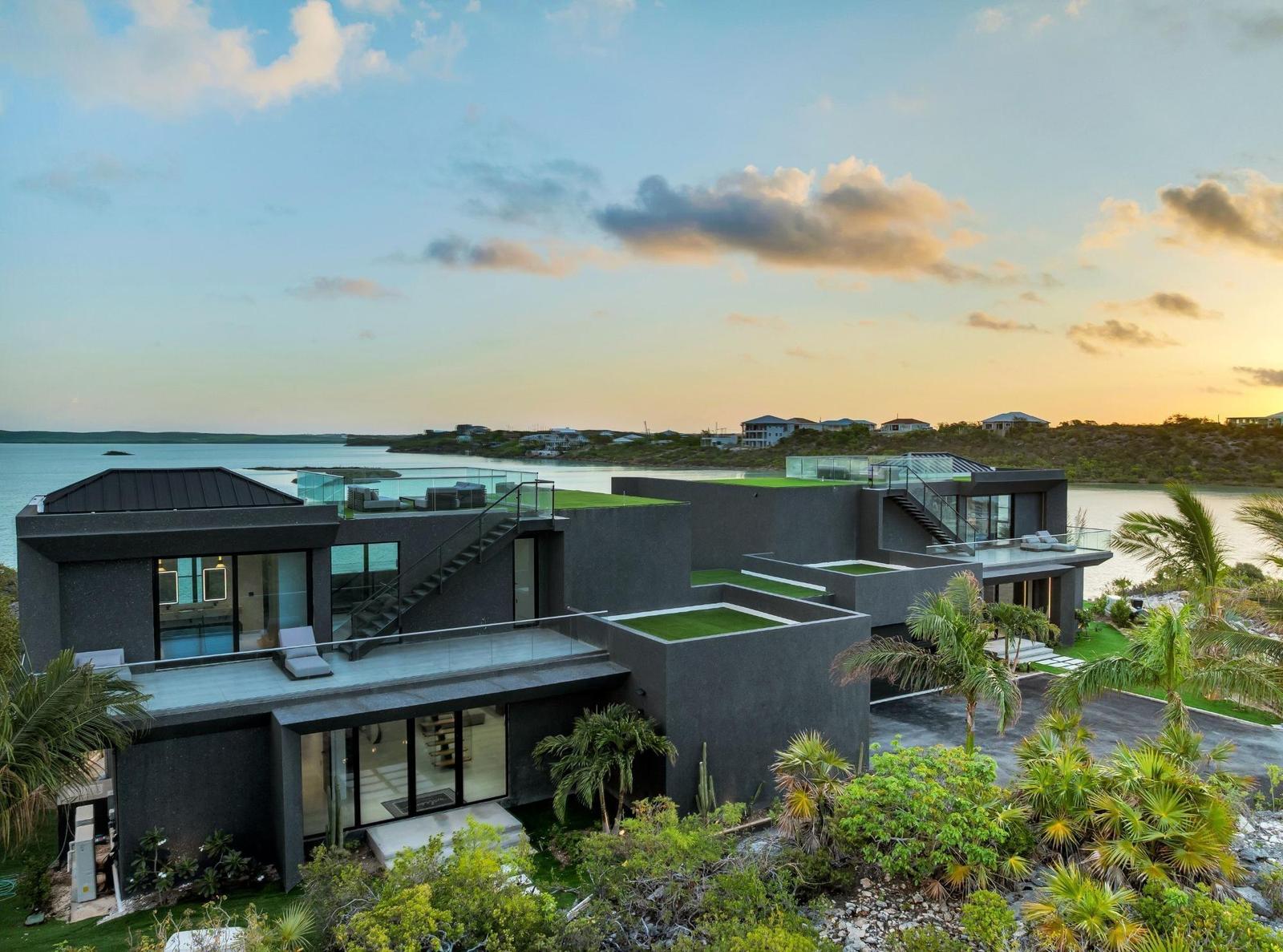 Onyx West — photo 1
