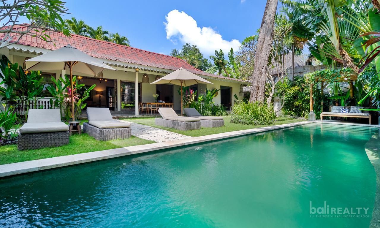 Spacious 3-Bedroom Leasehold Villa in Prime Batu Belig — photo 1