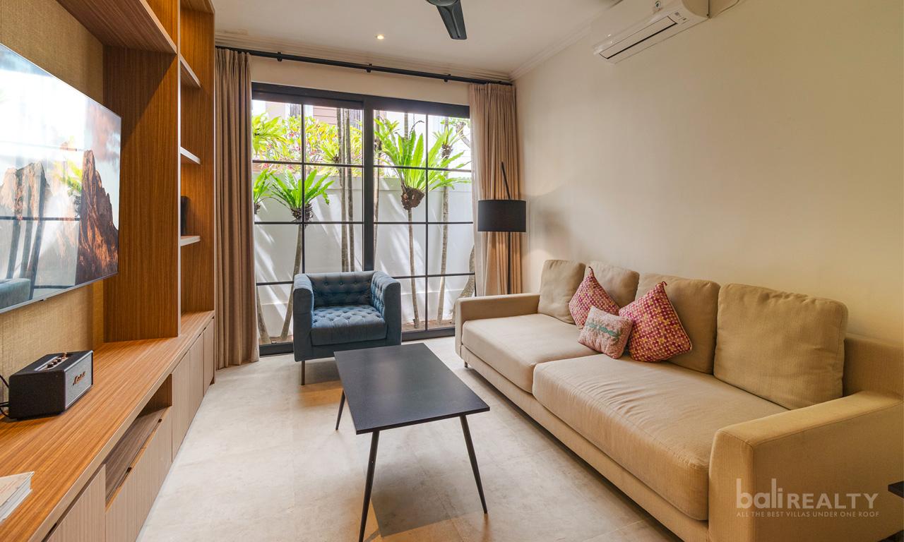 Contemporary Cozy Three-Bedroom Freehold Villa in the Seminyak Area - 2906 — photo 1