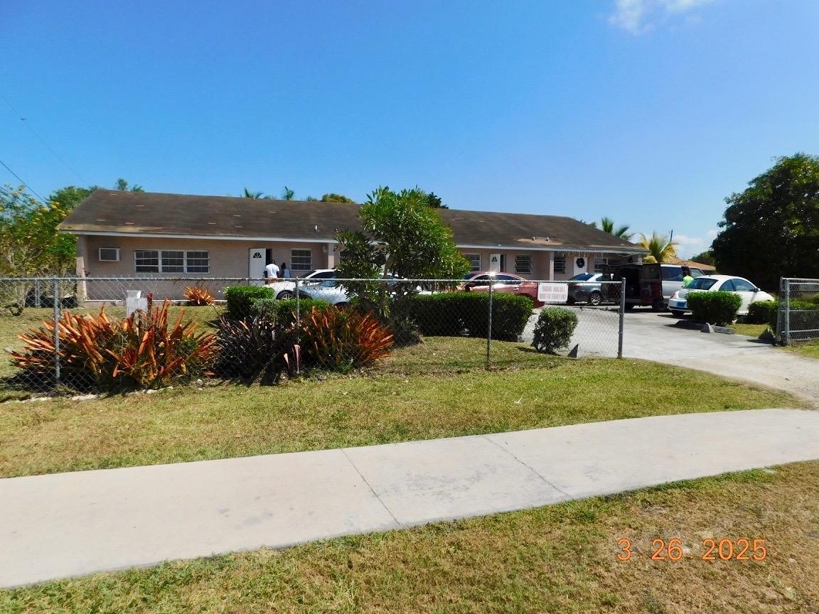4 bedroom Apartment for sale — OATES LANE in Grand Bahama, The Bahamas — photo 2
