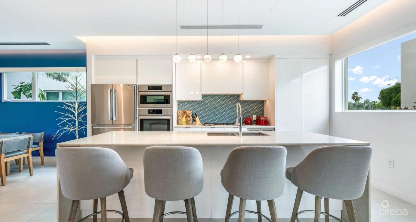 Solara Townhome Crystal Harbour, Cayman Islands — photo 1