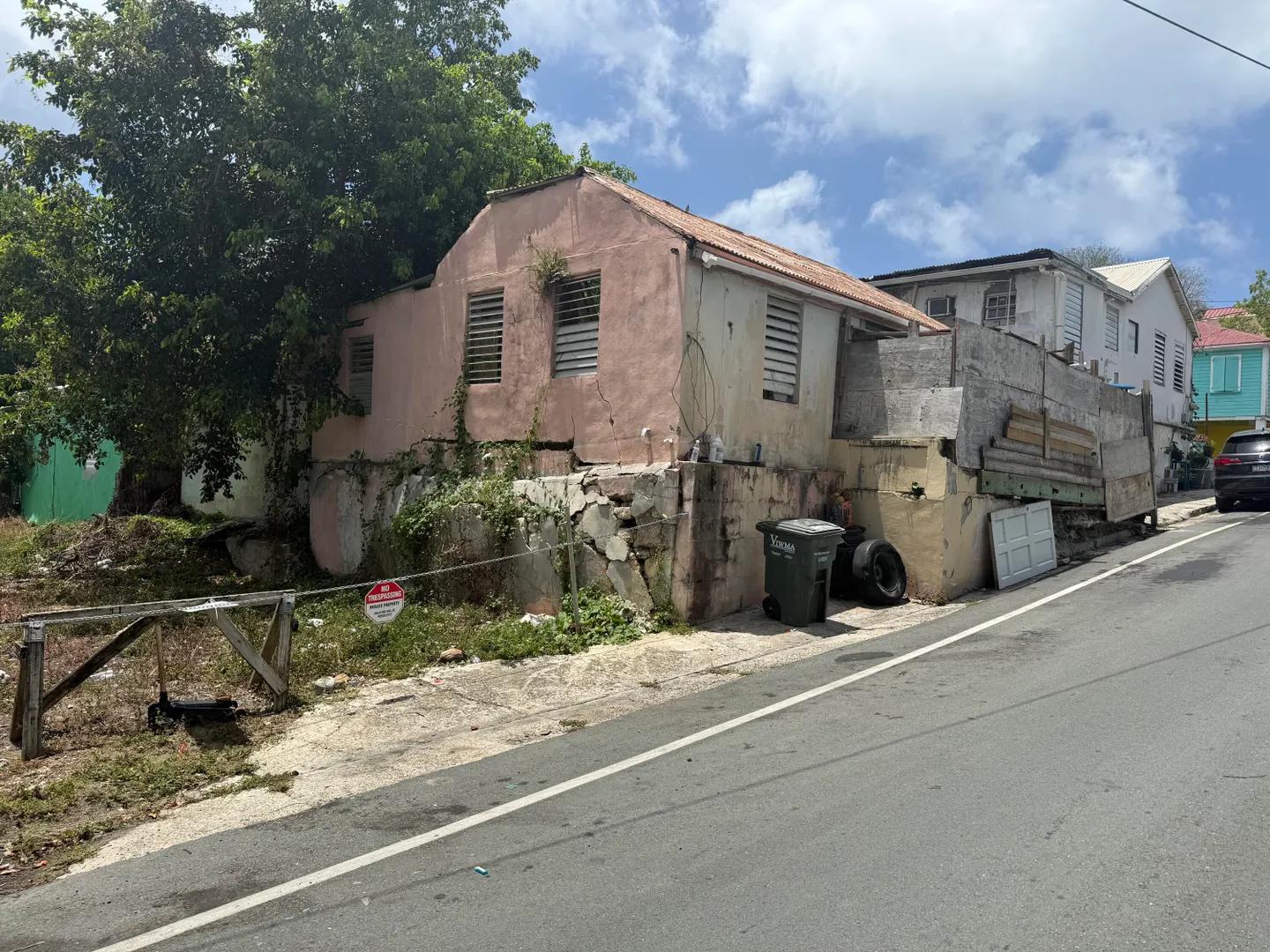 1 Bed 1 Bath 754 Sqft in Christiansted — photo 2