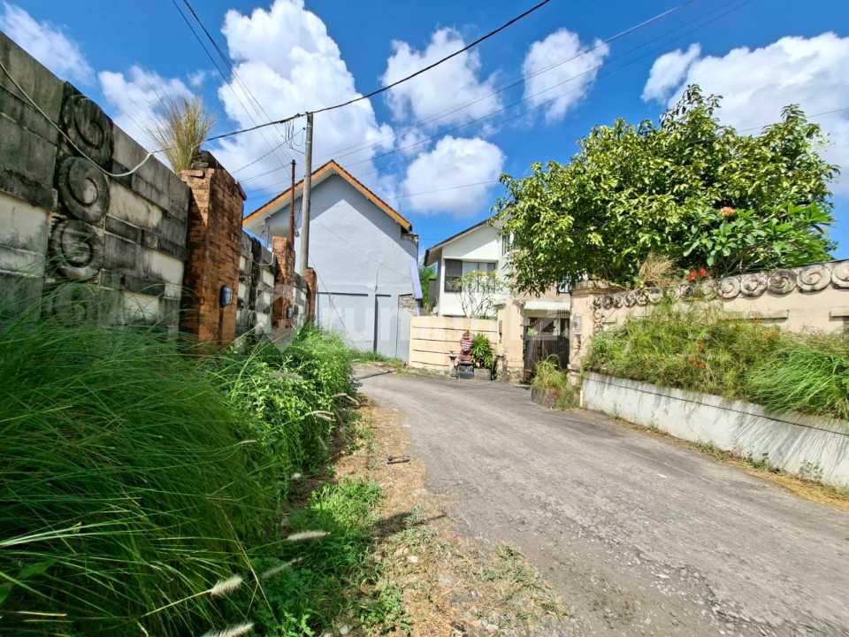 Land for Sale, Freehold Title, East Facing on Cokroaminoto, 6-Meter Road Access — photo 2