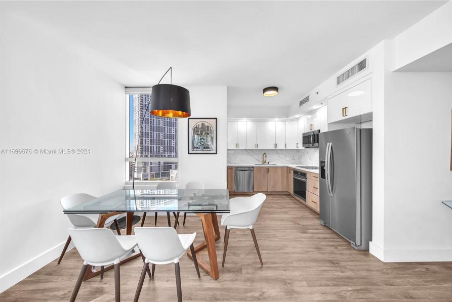 Ivy at Riverfront 2BR Stylish Miami Condo — photo 4