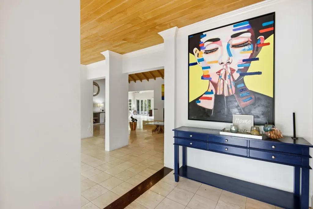 4-bedroom house in Paradise Island with water views — photo 2