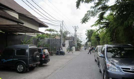 Main frontage land in Gang Baik-Baik, Seminyak — photo 3