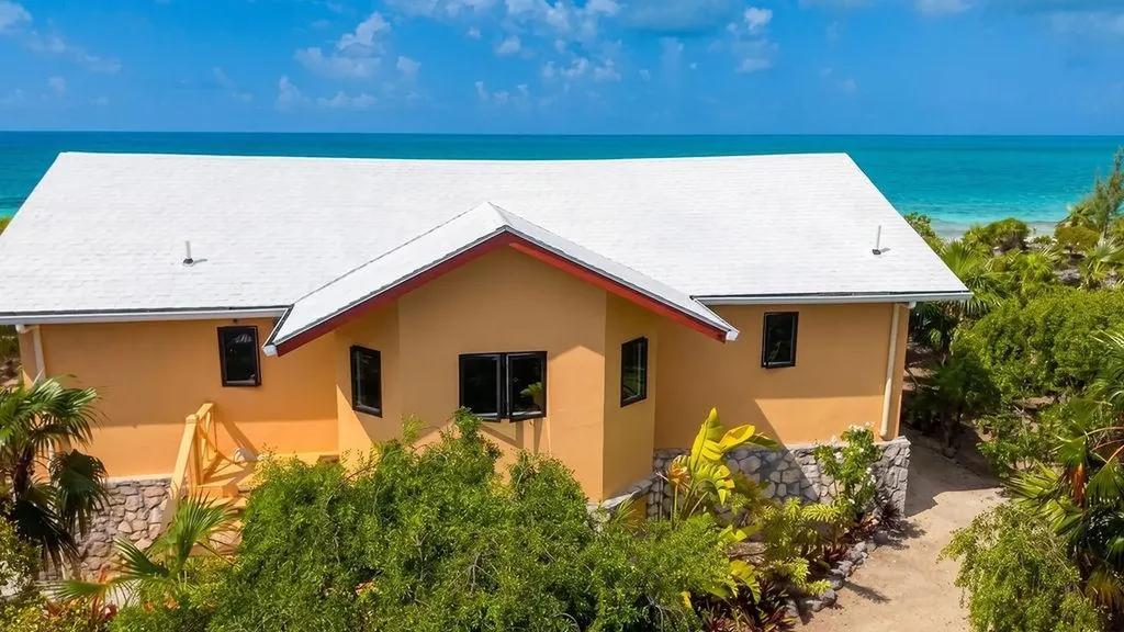 2-bedroom beachfront home in Pigeon Cay — photo 2
