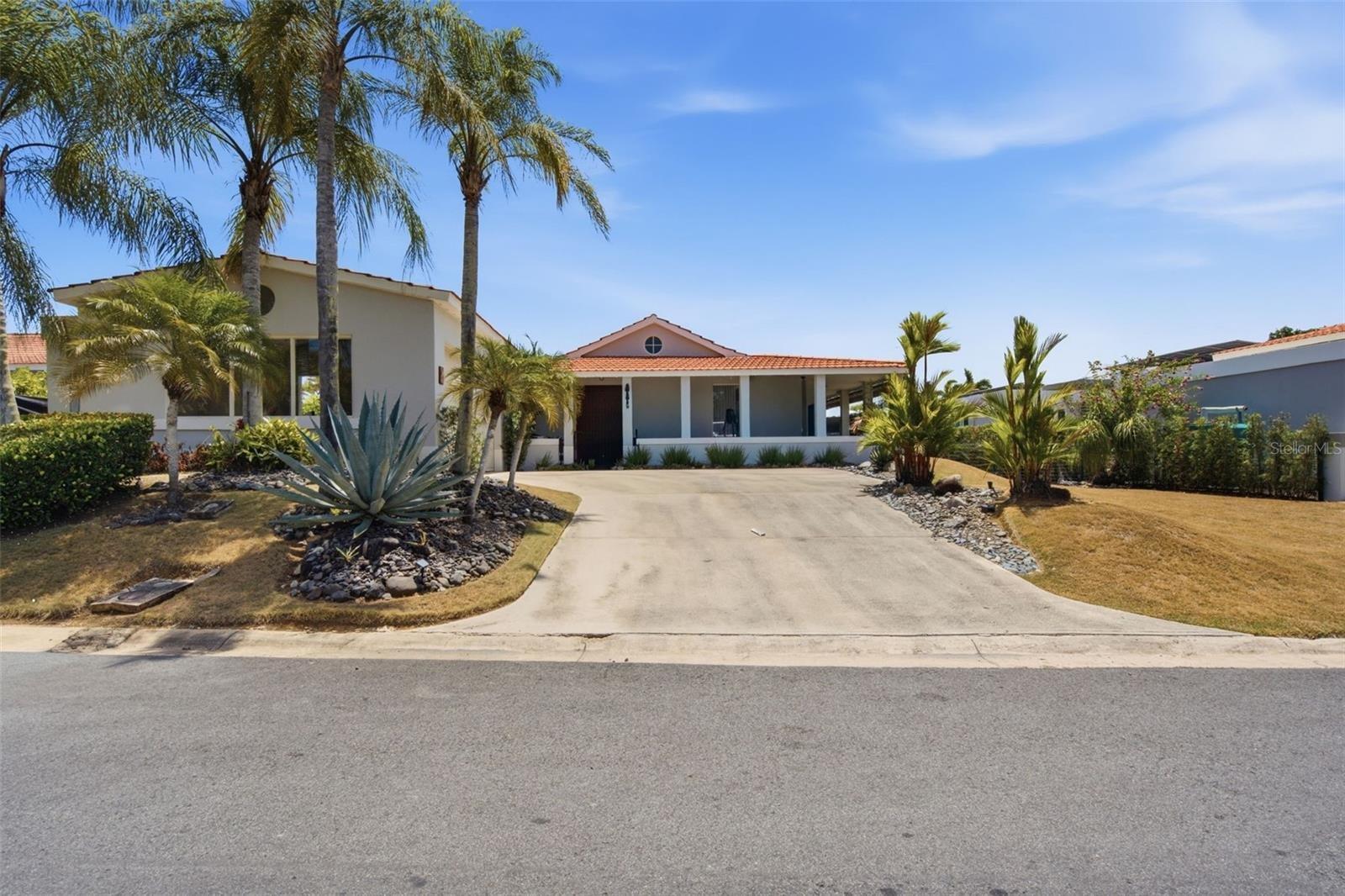 4 Bedroom Home for Sale, Camino de los Juncos, Sabanera Dorado, Dorado, Puerto Rico — photo 2