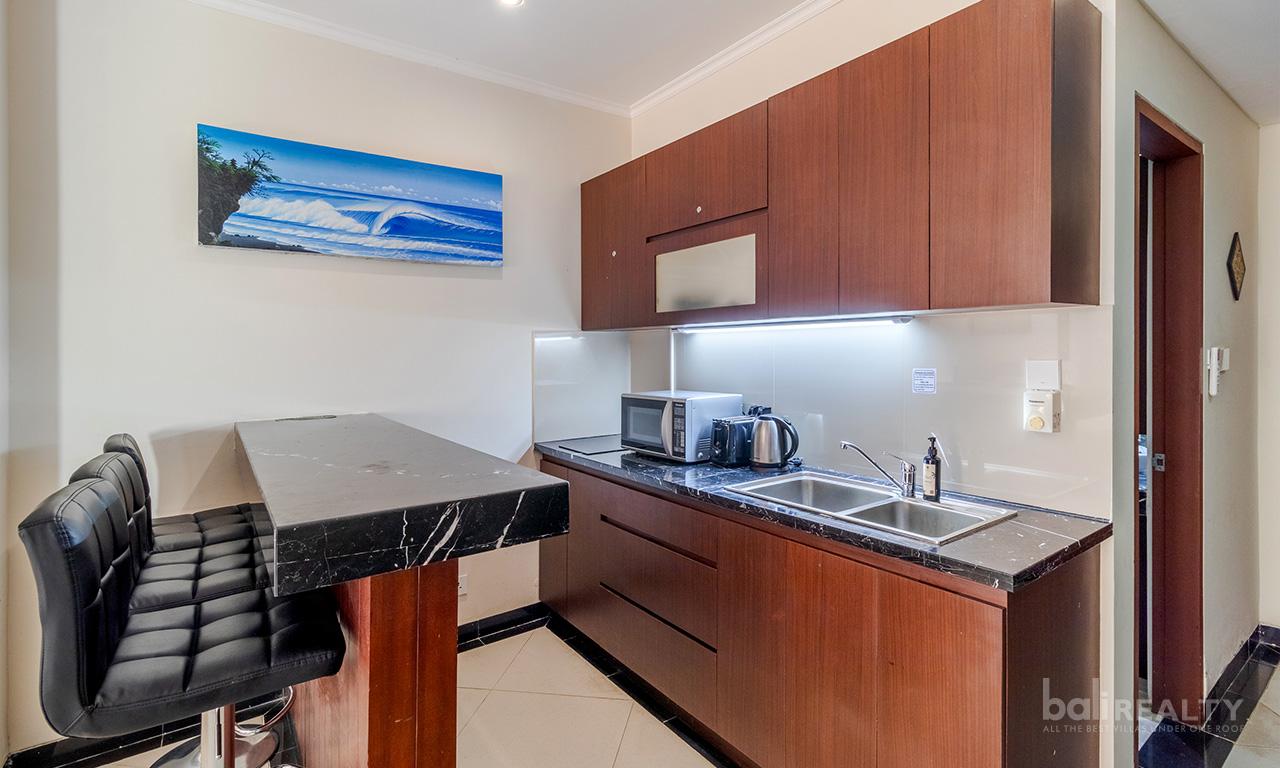 Modern 1-Bedroom Studio Deluxe: Fully Renovated Turnkey Investment in Prime Kuta – 2726 — photo 5