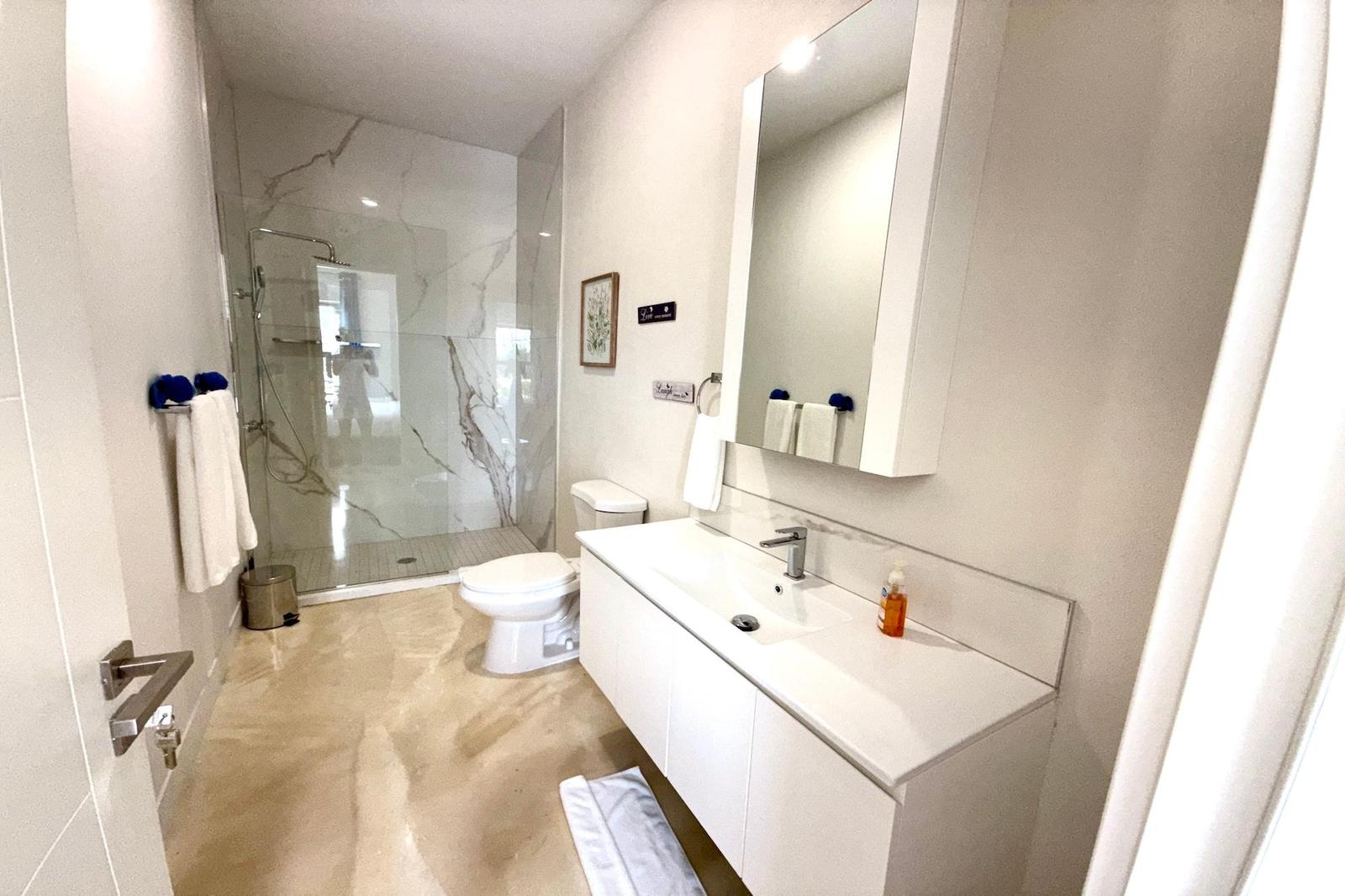 1 Bedroom Apartment for Sale in Nassau, The Bahamas — photo 3