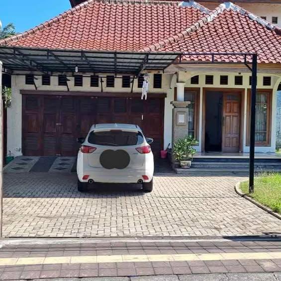 6 bedroom house in Denpasar — photo 1