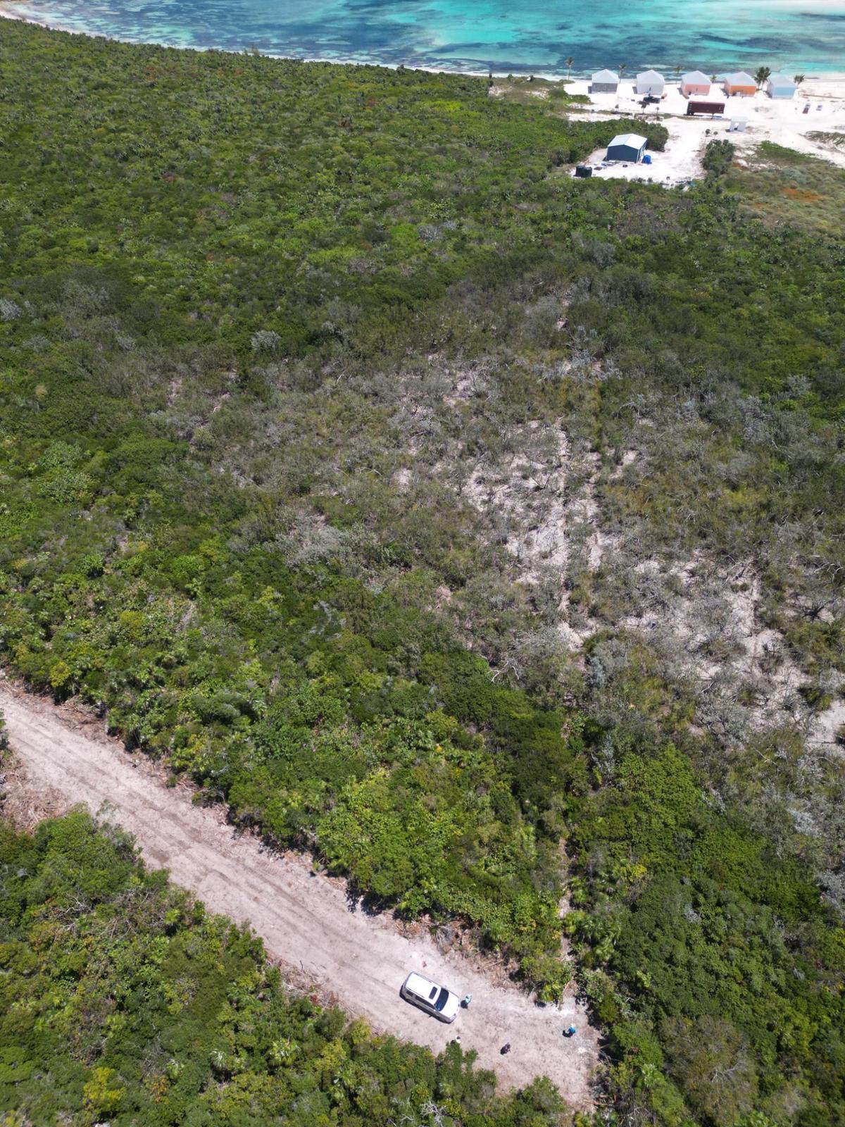 BEACHFRONT 5 ACRES — photo 2