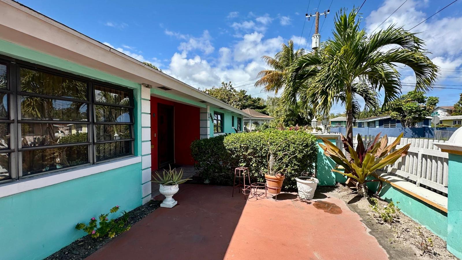 3 bedroom Residence for sale - 36 BAY GERANIUM AVENUE — photo 1