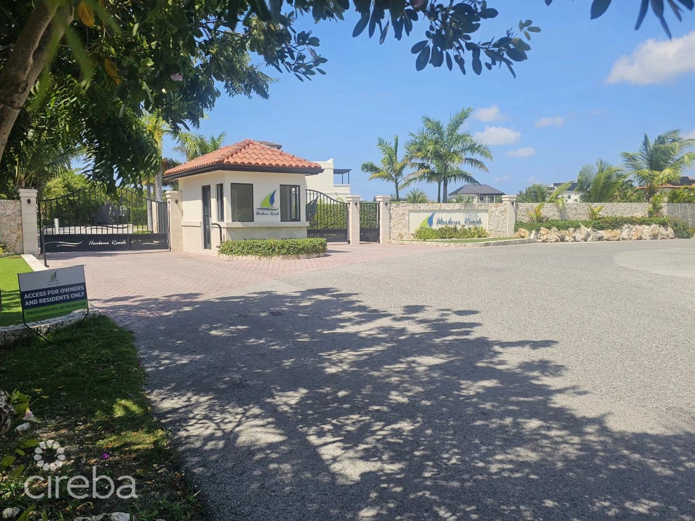 Superb Canal Front Lot On Peaceful Close — photo 3