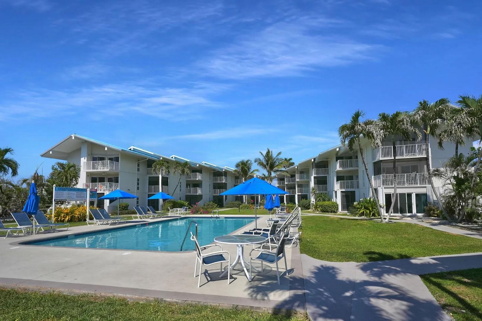 3 Bedroom Beachfront Condo for Sale, Cayman Reef Resort 30, Seven Mile Beach, Grand Cayman — photo 3