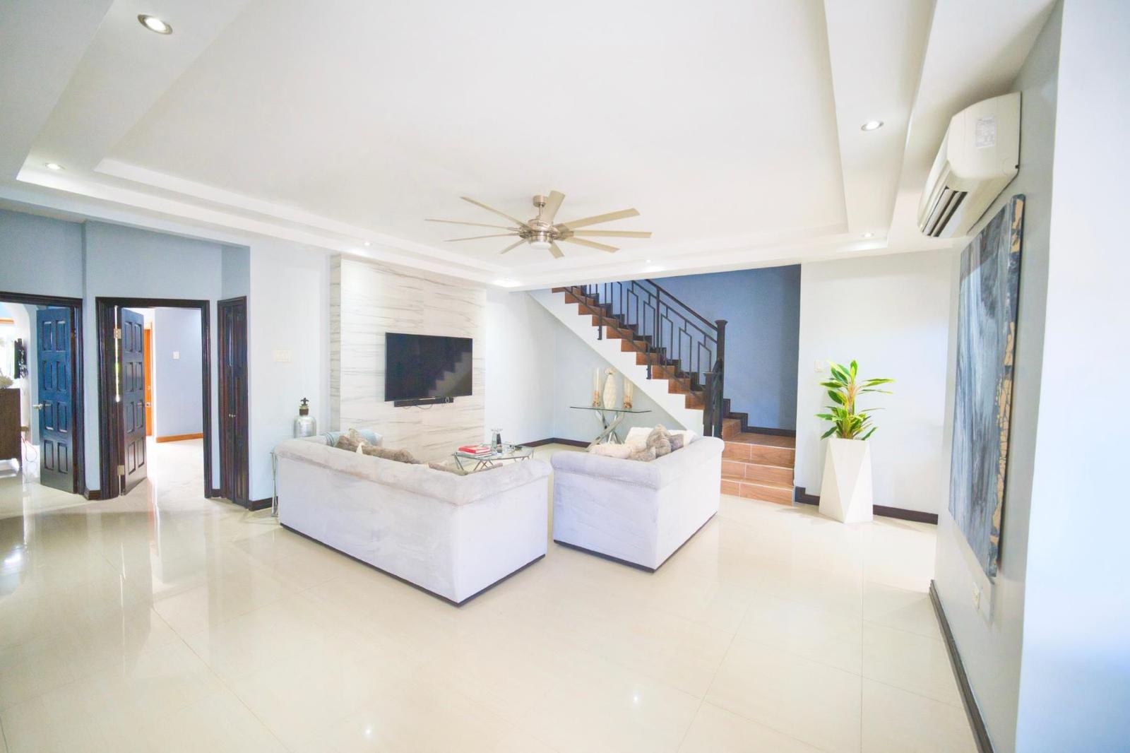 3 Bedroom Penthouse for Sale, Malachi, Dillsbury Avenue, Kingston 6, Jamaica — photo 2