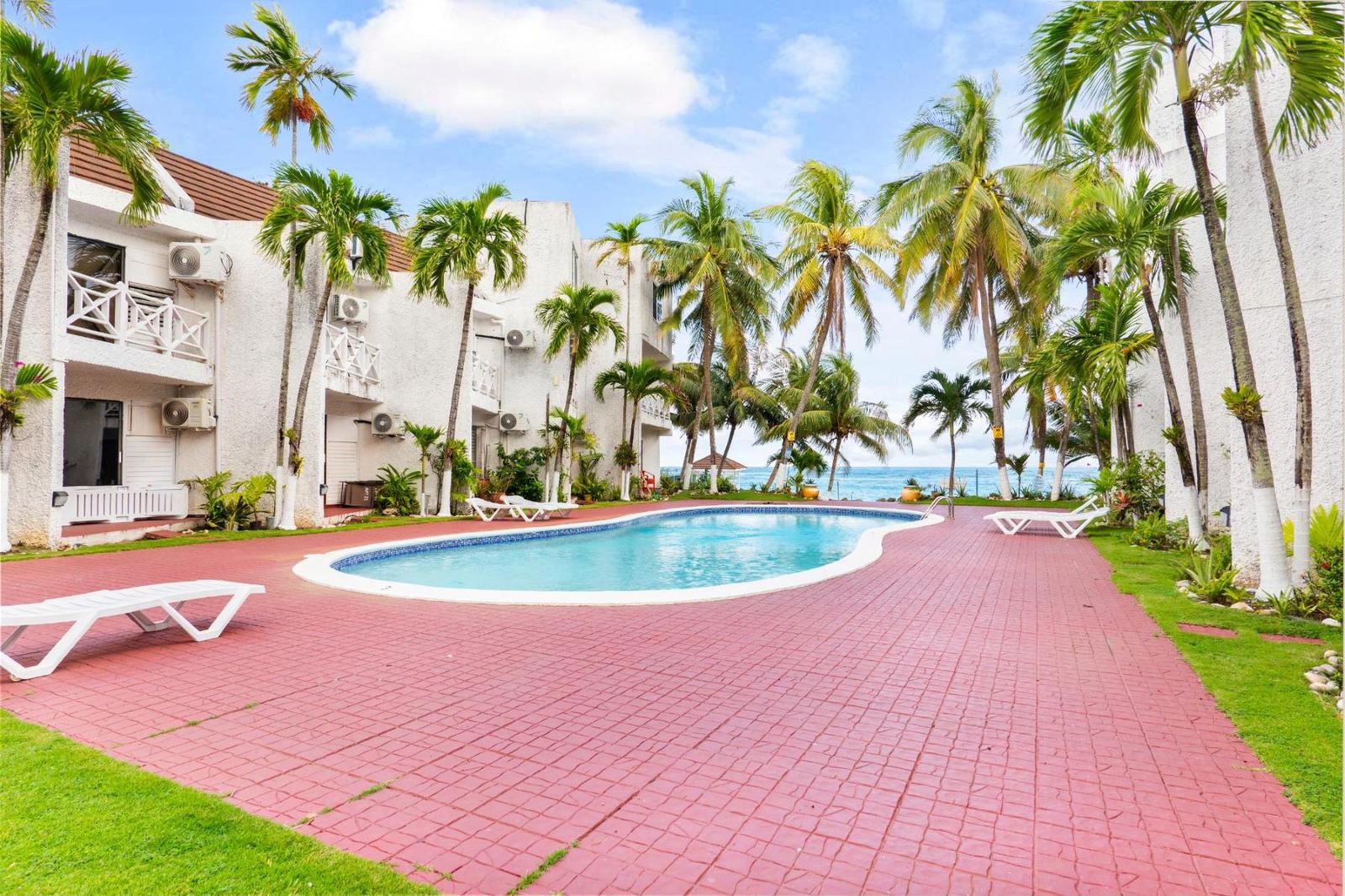 2-bedroom condo in Chrisanns Beach Resort, Tower Isle — photo 1
