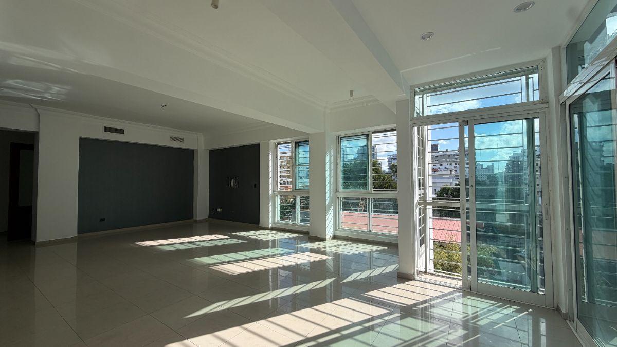 3-bedroom apartment in Evaristo Morales, Santo Domingo — photo 2