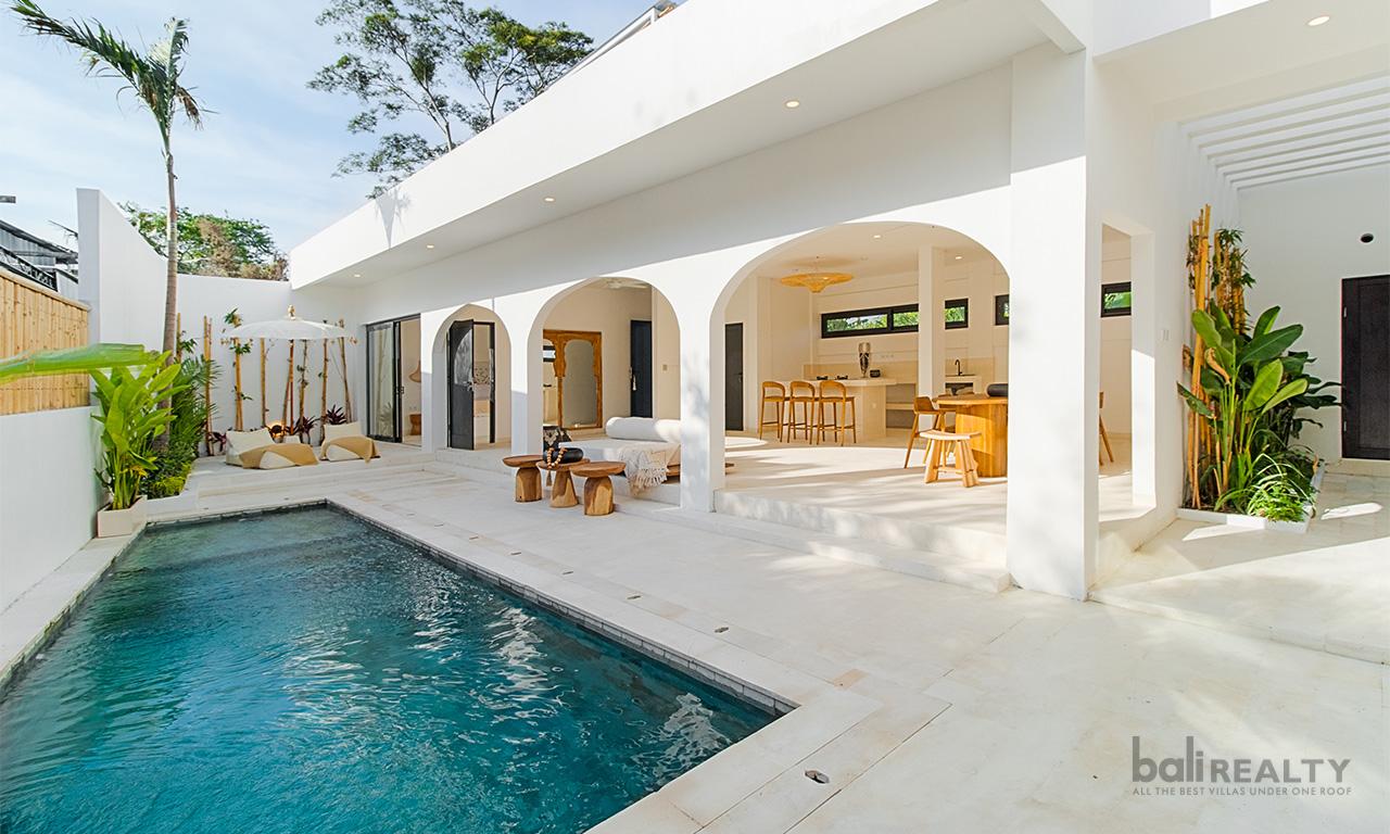 Modern Mediterranean-Style Three-Bedroom Villa with Rooftop Terrace, Close to Pererenan Beach – 2619 — photo 1