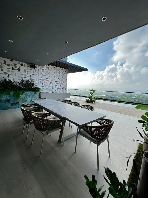 La Esmeralda 2BR Panoramic City View Condo — photo 2