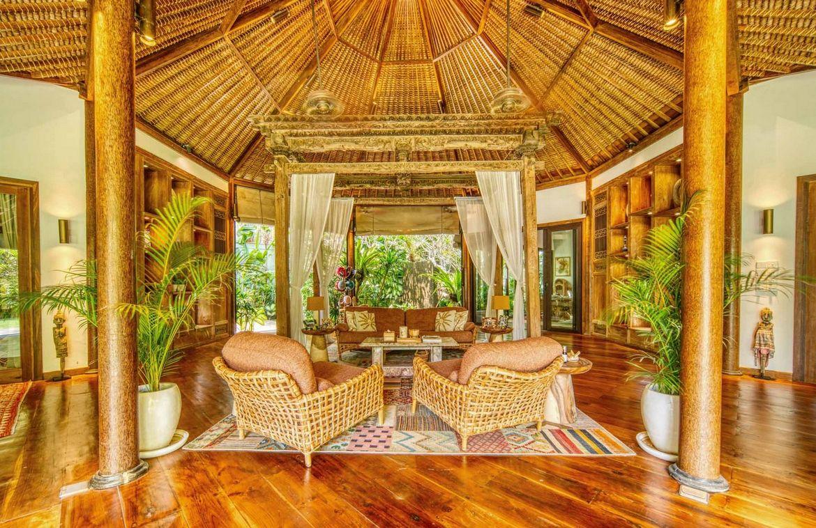 Modern-Classic 6 bedroom Villa Steps from Berawa Beach — photo 5