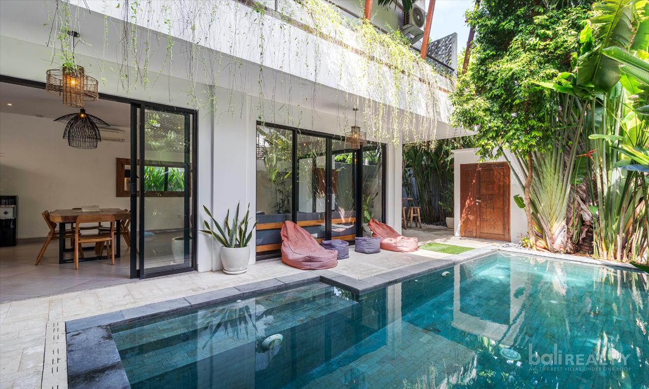Highly Desirable 80 Year Leasehold Three-Bedroom Villa in Central Seminyak – Just a Short Walk to the Beach — photo 1